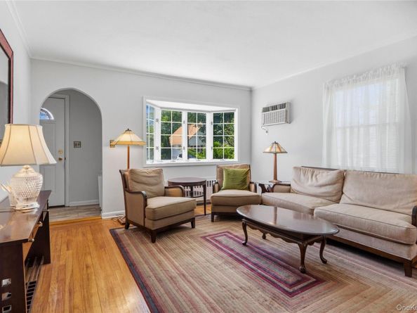 1032 N 6th Street, New Hyde Park NY 11040