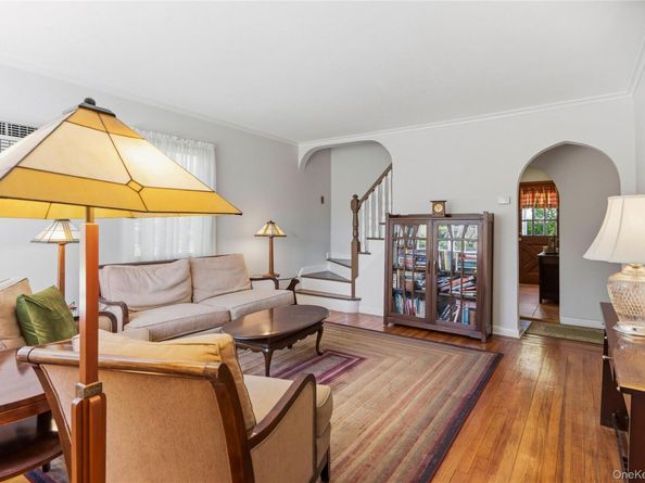 1032 N 6th Street, New Hyde Park NY 11040
