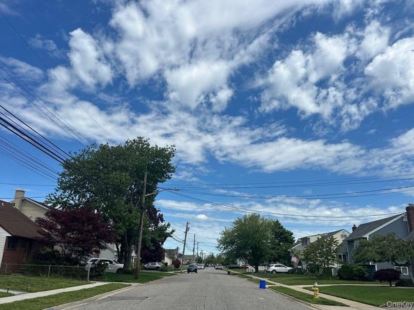 265 East Drive, Copiague NY 11726