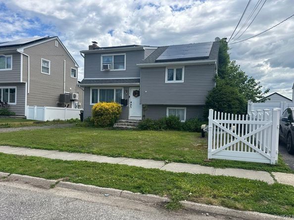 265 East Drive, Copiague NY 11726
