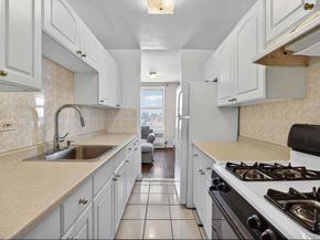 142-05 Roosevelt Avenue 7, Flushing NY 11354