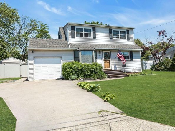 57 Wantagh Avenue, East Islip NY 11730
