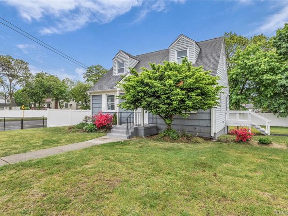 466 44th Street, Copiague NY 11726