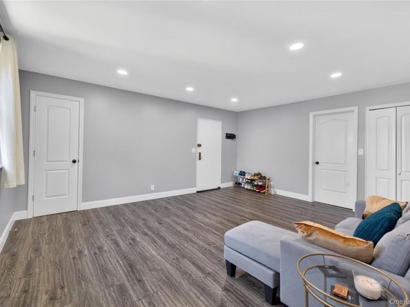 56-21 Douglastion Parkway Upper, Douglaston NY 11362