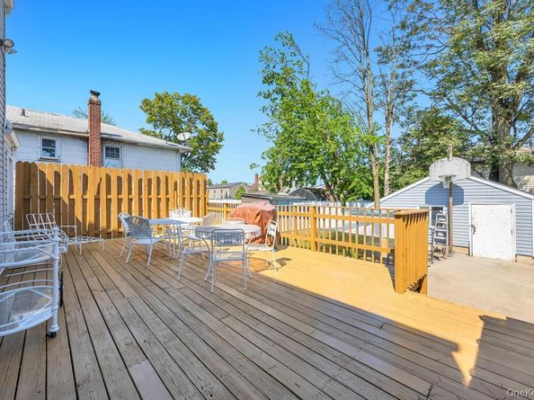 190 Sylvester Street, Westbury NY 11590