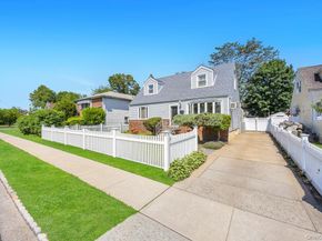 190 Sylvester Street, Westbury NY 11590