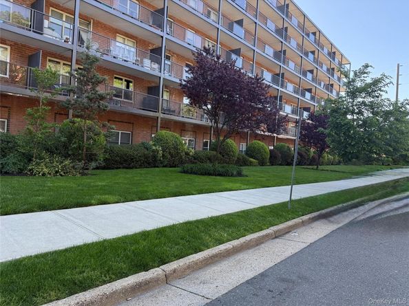 20 Wendell Street 34E, Hempstead NY 11550