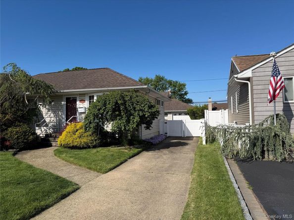 1108 McDonald Avenue, Wantagh NY 11793