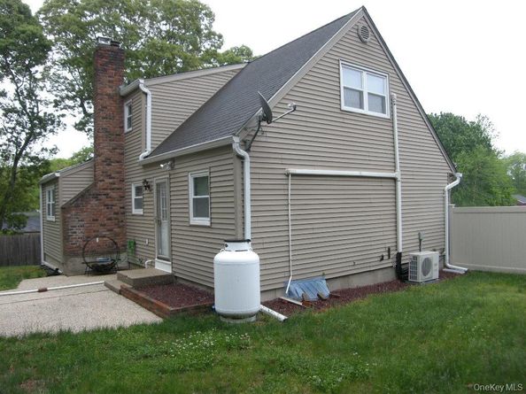 43 Washington Heights Street, Selden NY 11784