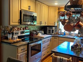 1661 Old Country 383, Riverhead NY 11901