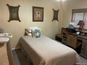 1661 Old Country 383, Riverhead NY 11901