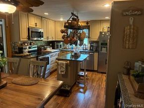 1661 Old Country 383, Riverhead NY 11901
