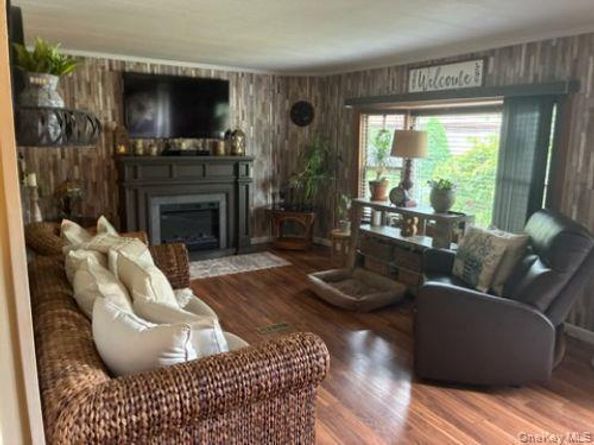 1661 Old Country 383, Riverhead NY 11901