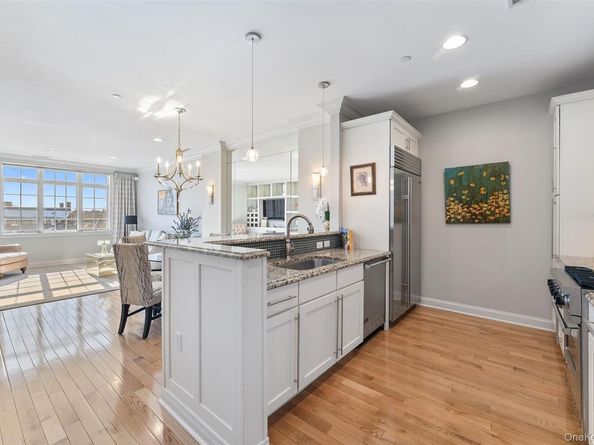 1 Christie Place 406W, Scarsdale NY 10583