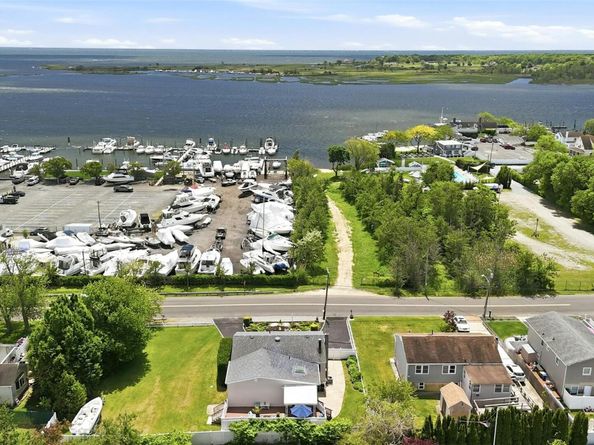 661 Shore Drive, Oakdale NY 11769