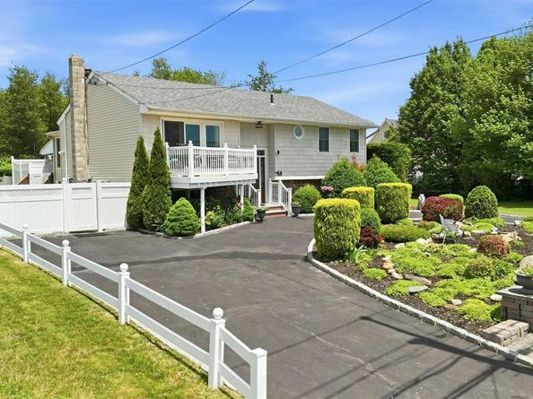 661 Shore Drive, Oakdale NY 11769