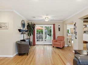 123 Meroke Lane, East Islip NY 11730