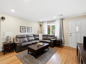 123 Meroke Lane, East Islip NY 11730