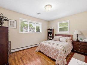 123 Meroke Lane, East Islip NY 11730