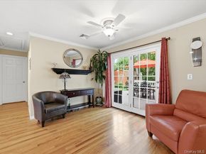 123 Meroke Lane, East Islip NY 11730