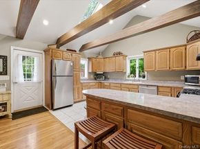 123 Meroke Lane, East Islip NY 11730