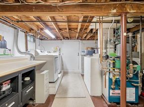 123 Meroke Lane, East Islip NY 11730