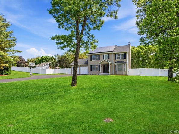 587 Blue Point Road, Holtsville NY 11742