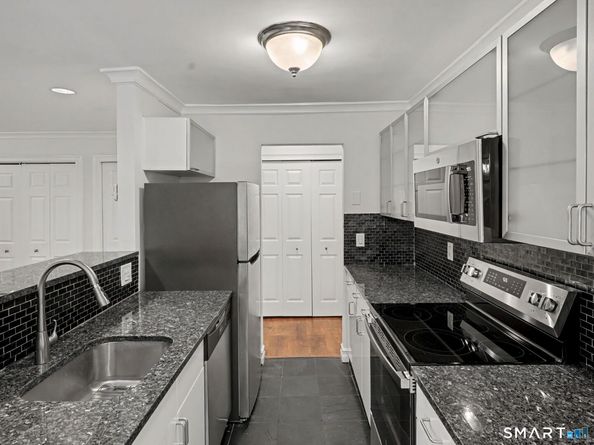 180 Glenbrook Road 9, Stamford CT 06902