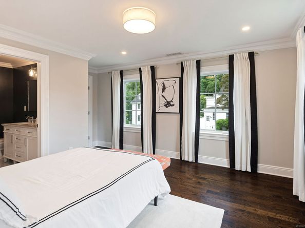 136 South Avenue, New Canaan CT 06840