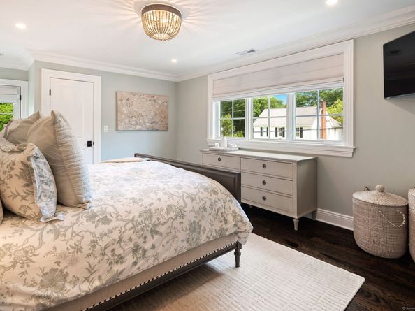 136 South Avenue, New Canaan CT 06840