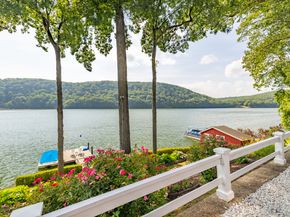 36 Waterview Drive, Danbury CT 06811