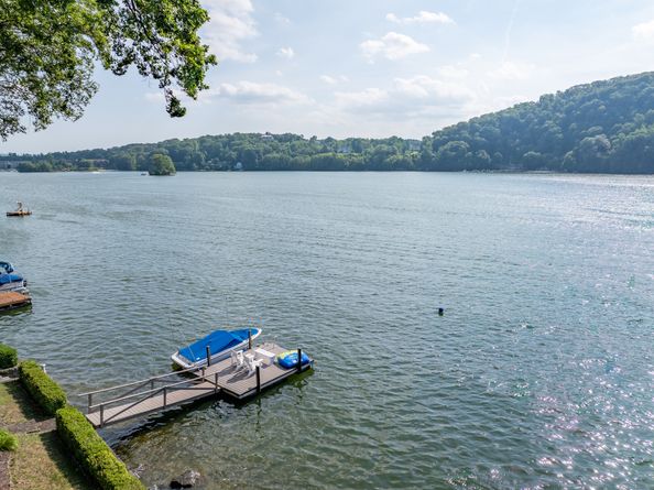36 Waterview Drive, Danbury CT 06811