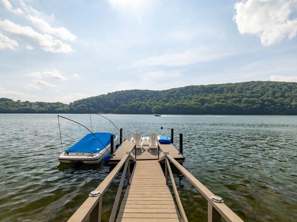 36 Waterview Drive, Danbury CT 06811