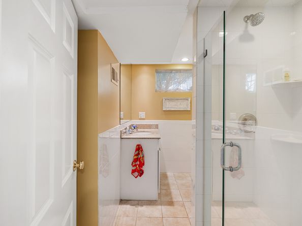 36 Waterview Drive, Danbury CT 06811
