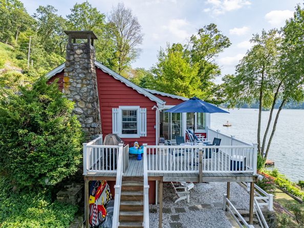 36 Waterview Drive, Danbury CT 06811
