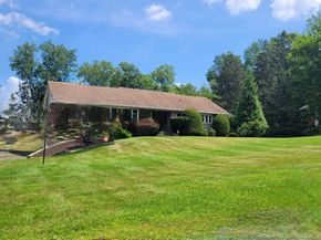 7 Carriage Lane, New Fairfield CT 06812