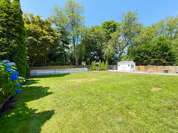3 Turnabout Lane, Darien CT 06820