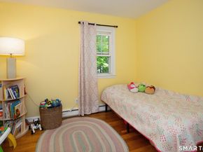 32 E Hills Drive 32, New Canaan CT 06840
