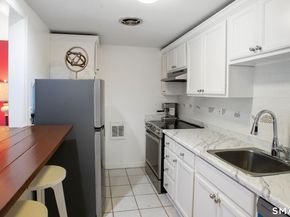 32 E Hills Drive 32, New Canaan CT 06840