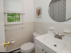 32 E Hills Drive 32, New Canaan CT 06840