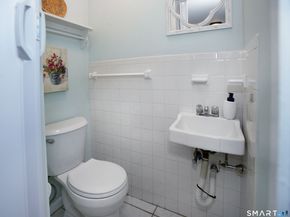 32 E Hills Drive 32, New Canaan CT 06840