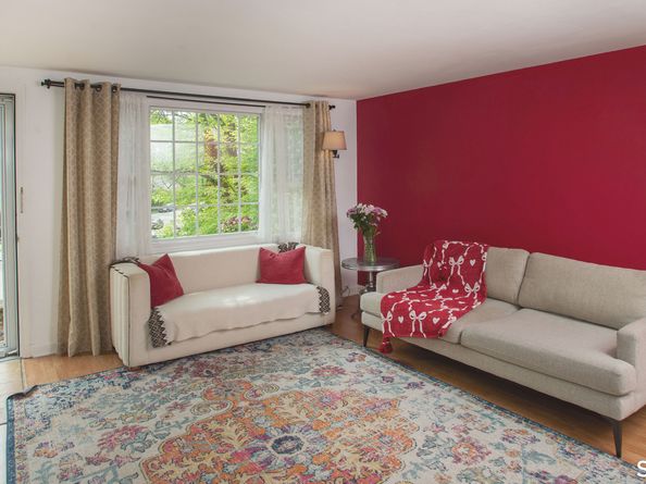 32 E Hills Drive 32, New Canaan CT 06840