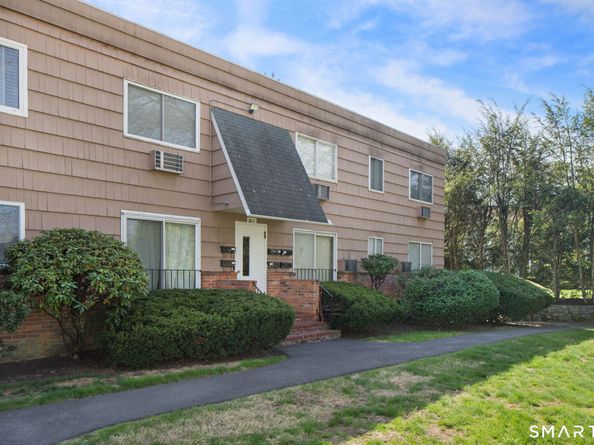 201 Highview Avenue F2, Stamford CT 06907