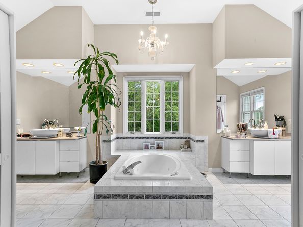 37 Kent Lane, Trumbull CT 06611
