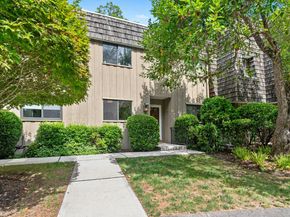 34 Ledgebrook Drive 34, Norwalk CT 06854