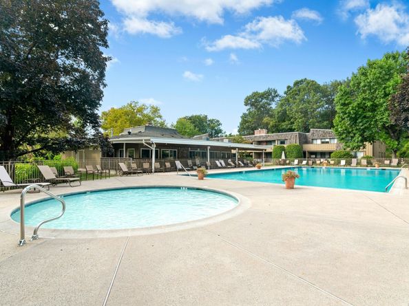 34 Ledgebrook Drive 34, Norwalk CT 06854