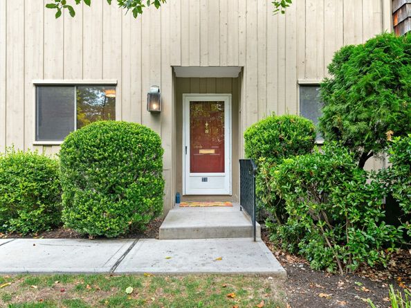 34 Ledgebrook Drive 34, Norwalk CT 06854