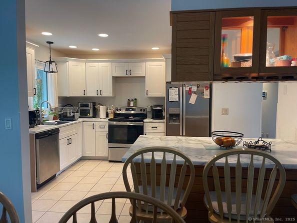 45 Rogerson Circle, Bridgeport CT 06606