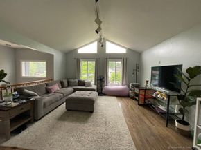 45 Rogerson Circle, Bridgeport CT 06606