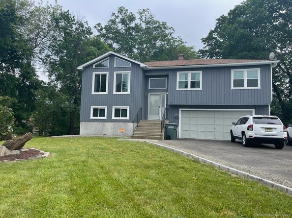45 Rogerson Circle, Bridgeport CT 06606